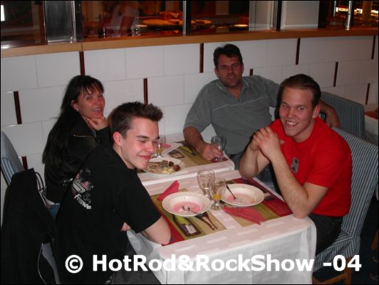010 H�r �nnu en familj, Lindbergs. P� bild�ck finns 