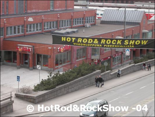030 Och �ver varje gatuh�rn h�nger 